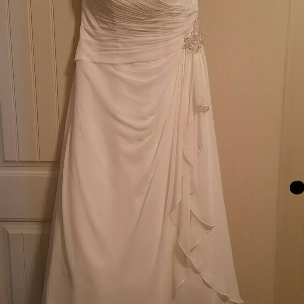 Ivory Crinkle Chiffon Halter 16w Wedding Dress