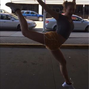 Meet your Posher, Ava