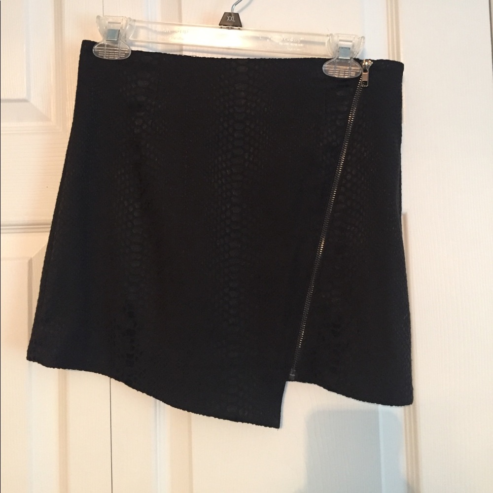 Wells Grace snake print mini skirt with zipper.NWT