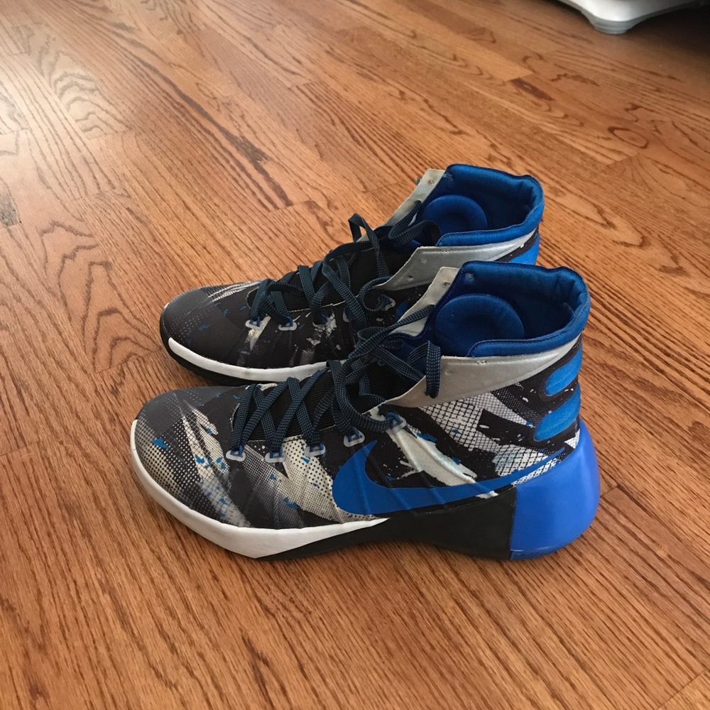 Basketball shoes