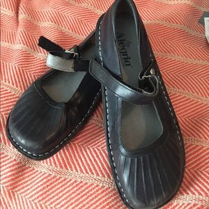 Alegria belle grayish blue Mary Janes