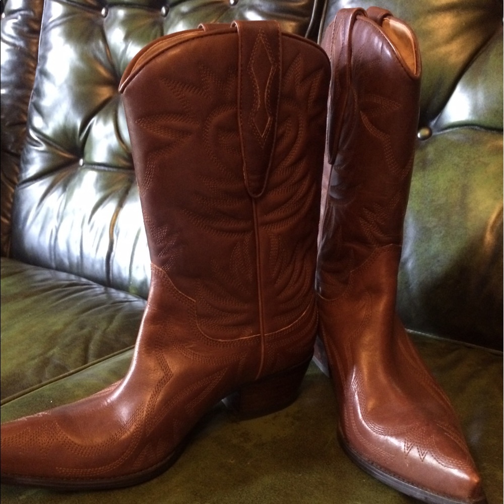 GUESS ladies cowboy boots