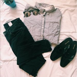 ✨ Distressed Black Jeans ✨