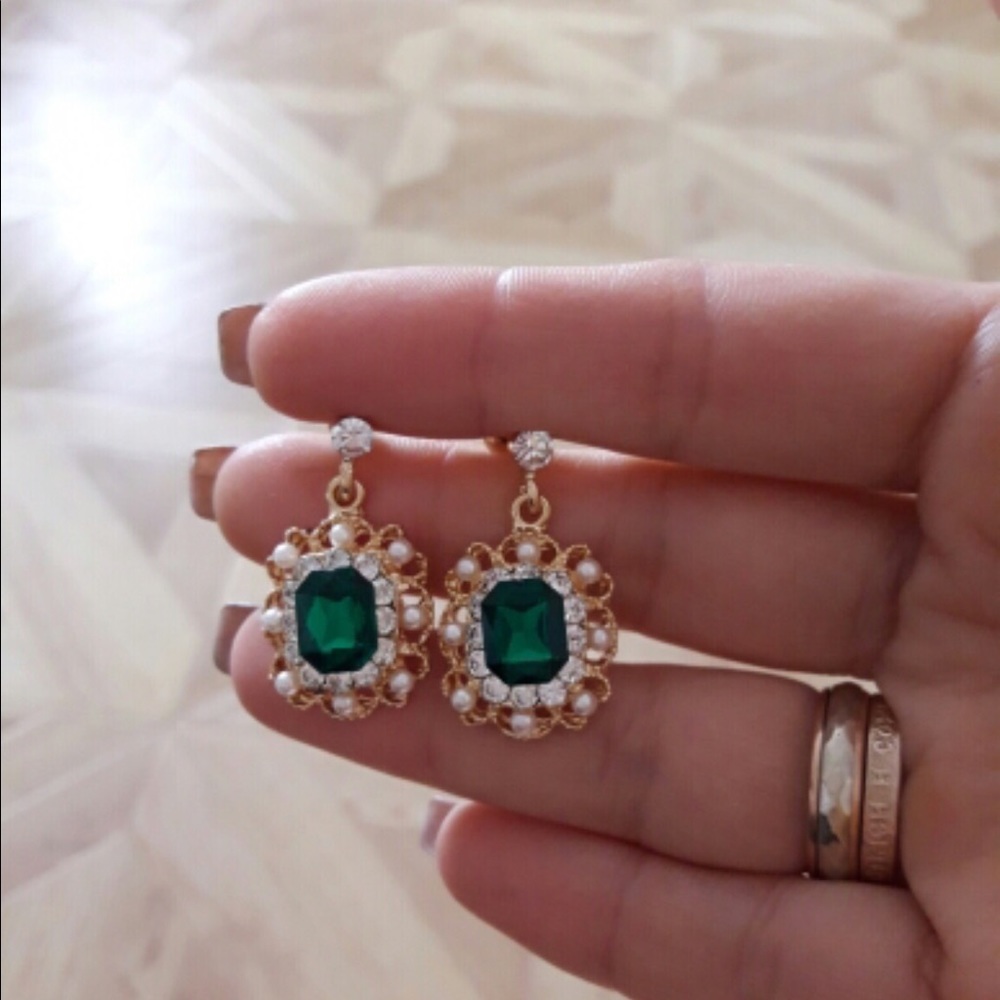 **BRAND NEW!! ** ~ Green Bling Pearl Earrings