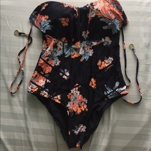 ⚡️Sale⚡️Full Piece floral patterned swimsuit