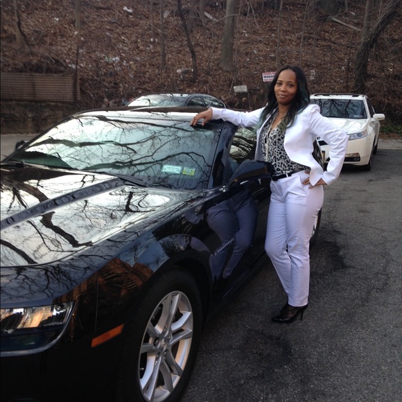 Meet your Posher, Stephanie - Picture 2 of 7