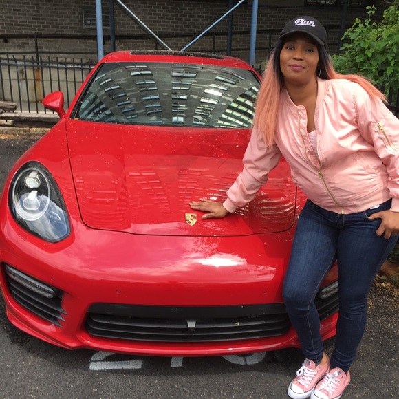 Meet your Posher, Stephanie - Picture 4 of 7