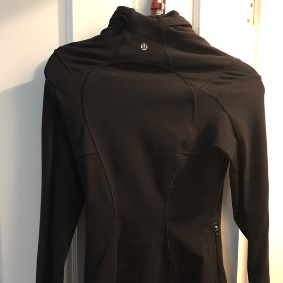 Lululemon jacket size 4. Great condition - Picture 3 of 3