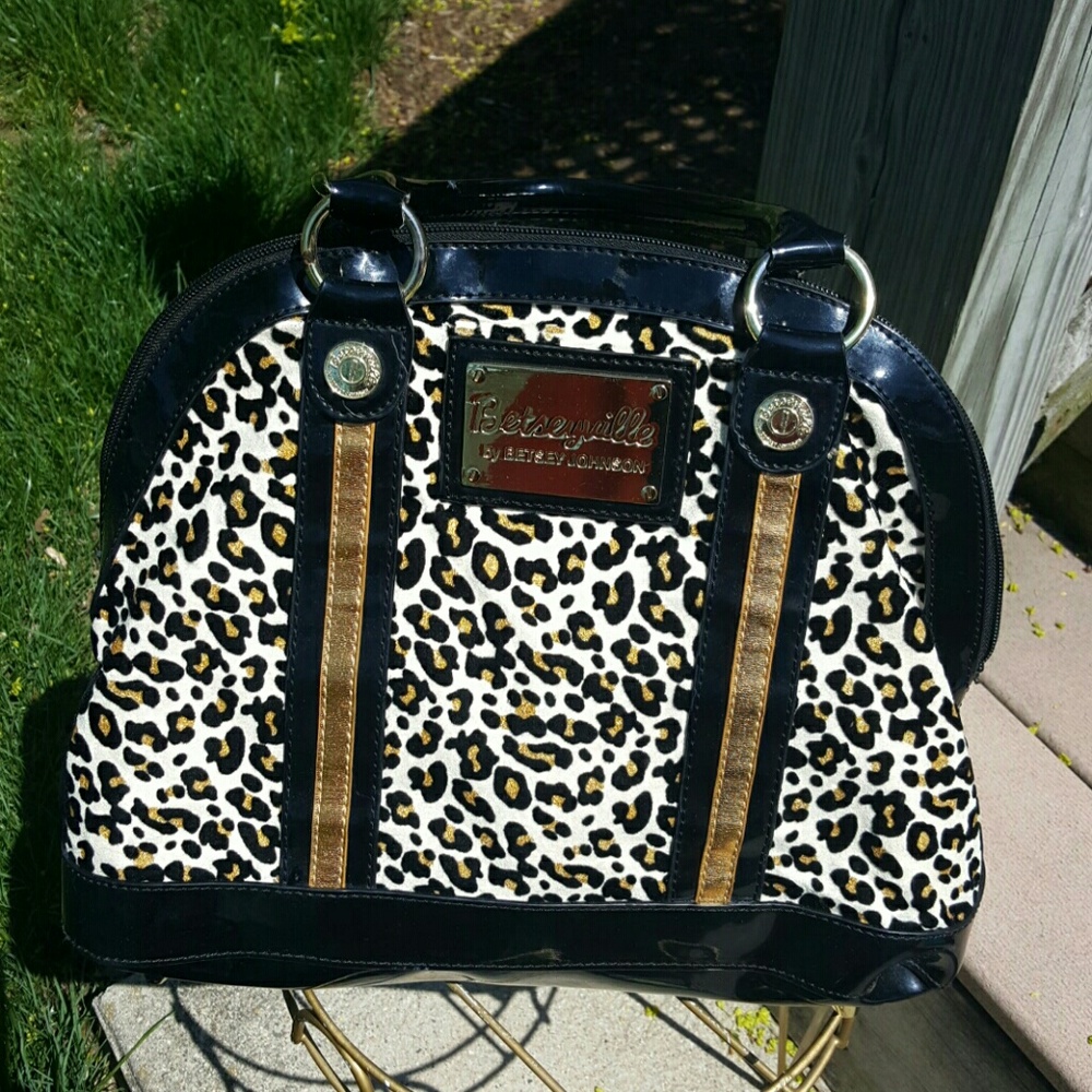 Handbag...MAKE AN OFFER!!!!!!!!