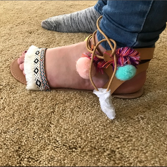Tassel Pom Pom sandals - Picture 7 of 7