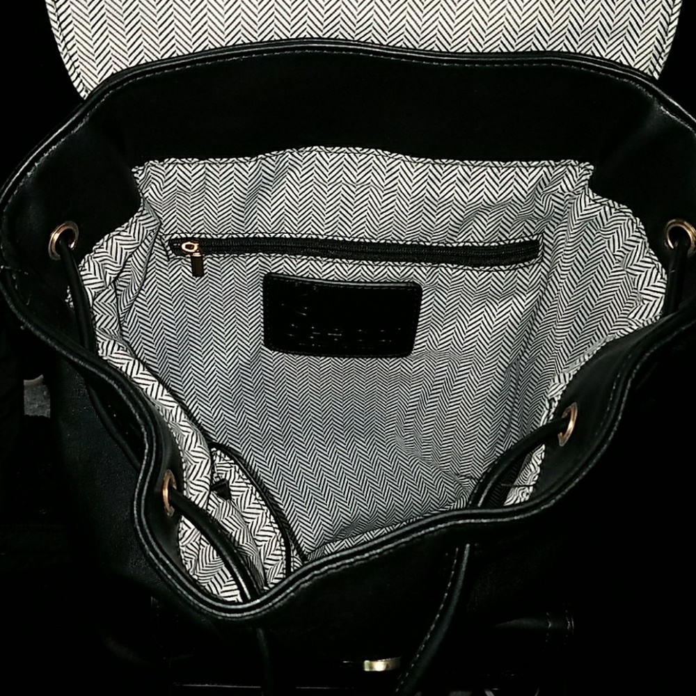 Backpack - Picture 2 of 3