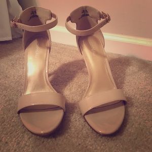 Nude pumps