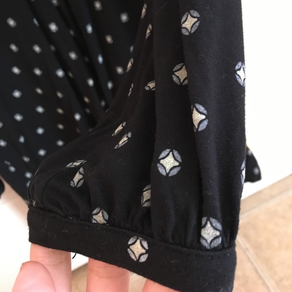 Black V Neck Dimond print shirt - Picture 3 of 4