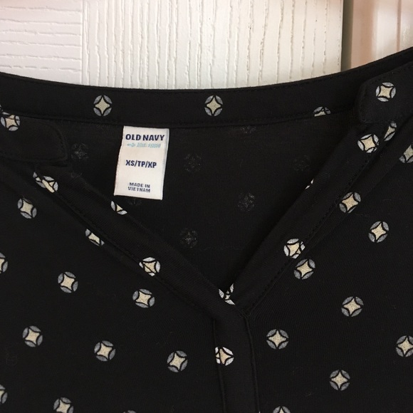 Black V Neck Dimond print shirt - Picture 4 of 4