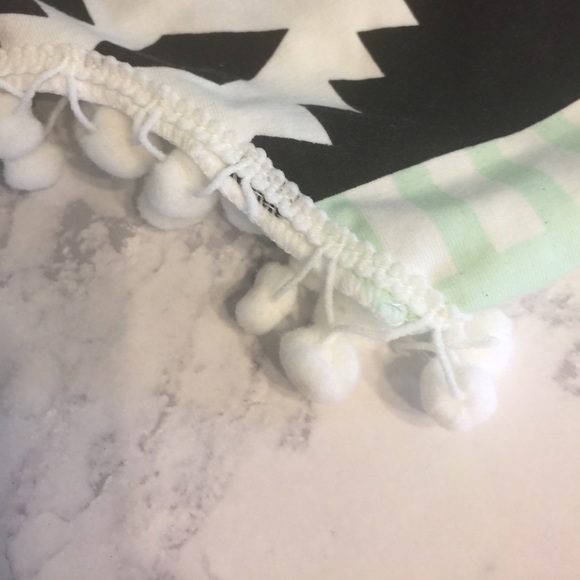 NWOT Baby Romper! Aztec print mint, pink, black - Picture 5 of 5