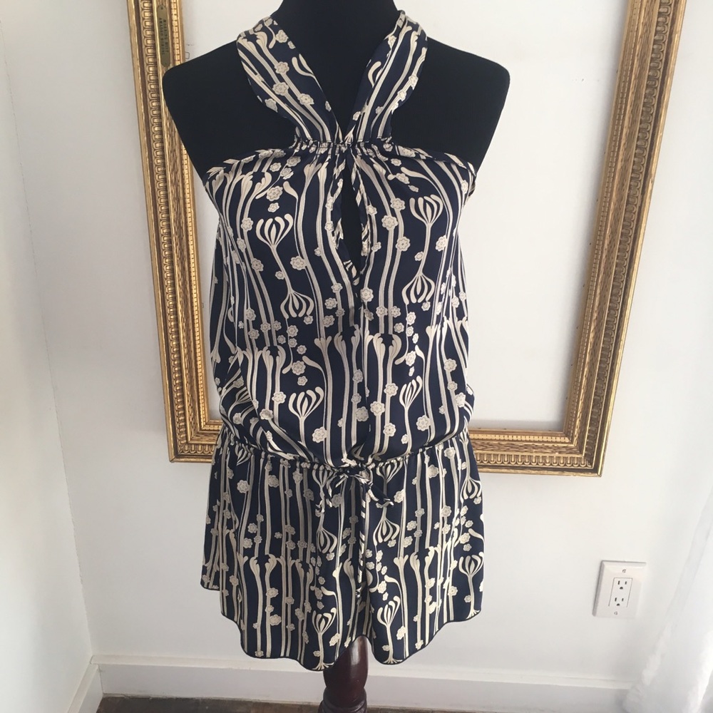 Backless navy satiny dress with keyhole