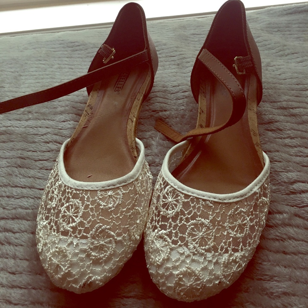 Lace flats with strap