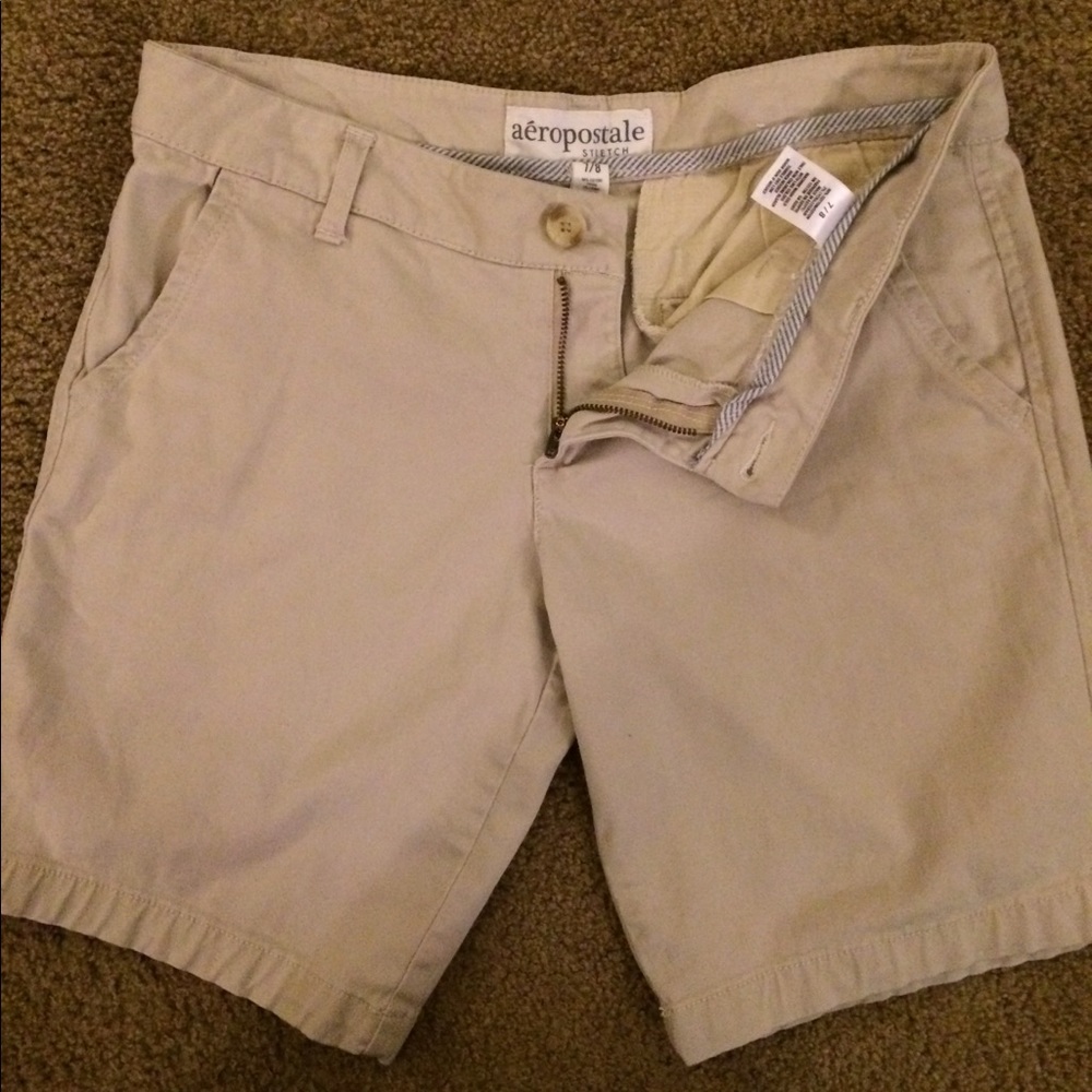 Aeropostale Khakis capris A4