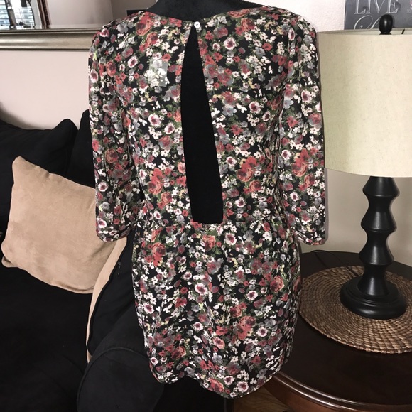 Cute sheer hi-low blouse - Picture 2 of 4