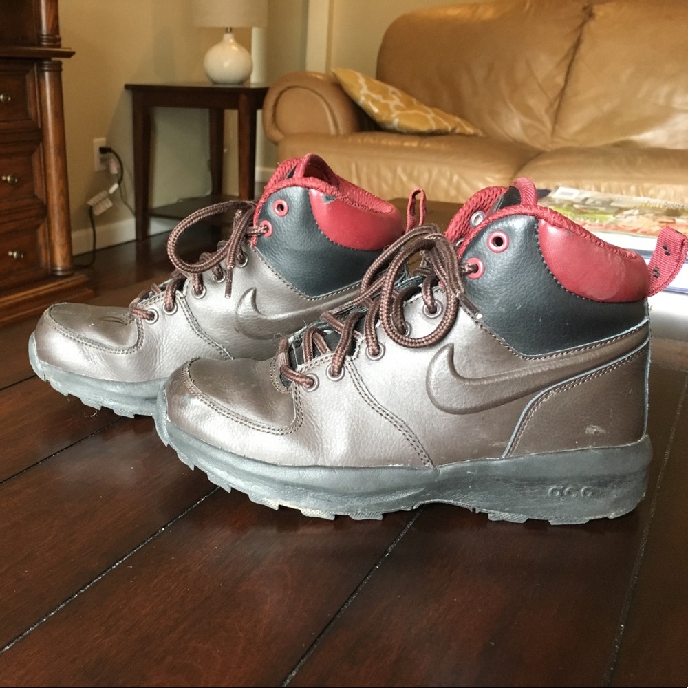 Brown Nike Boots Size 3.5 Boys