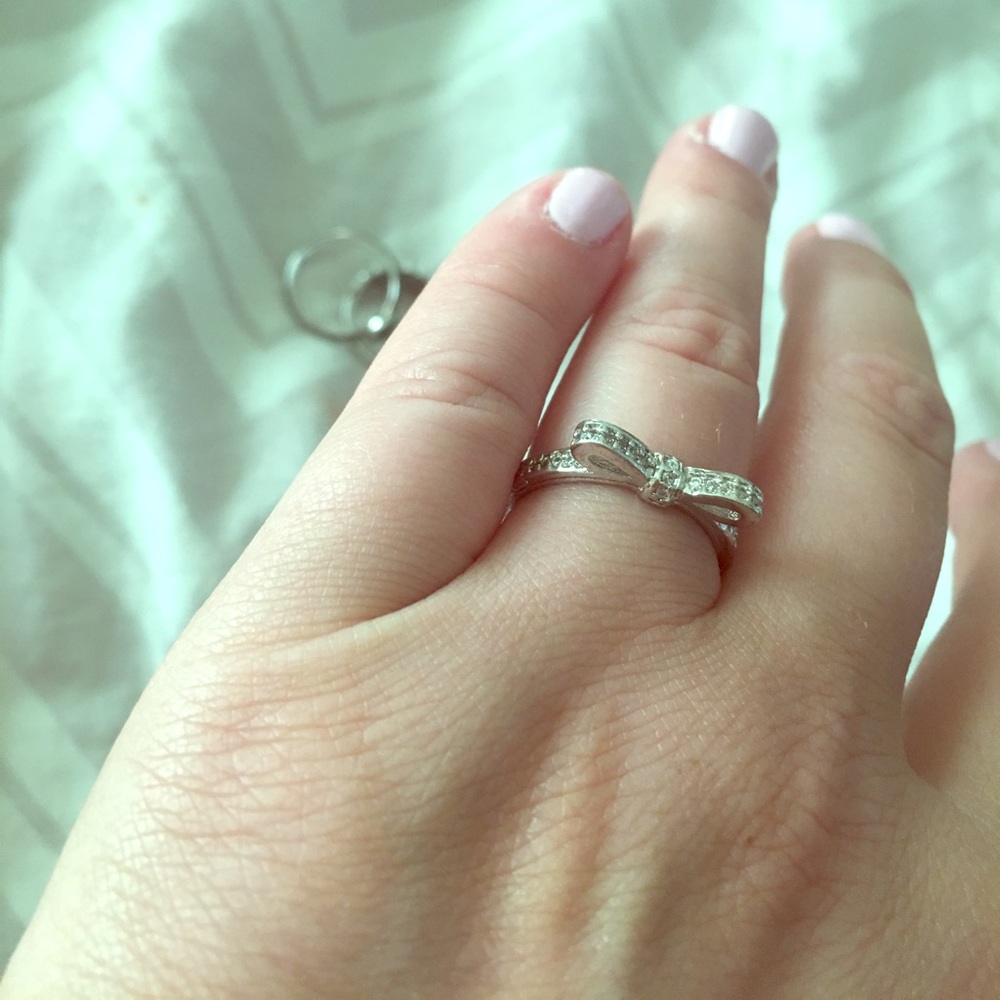 Pandora bow ring