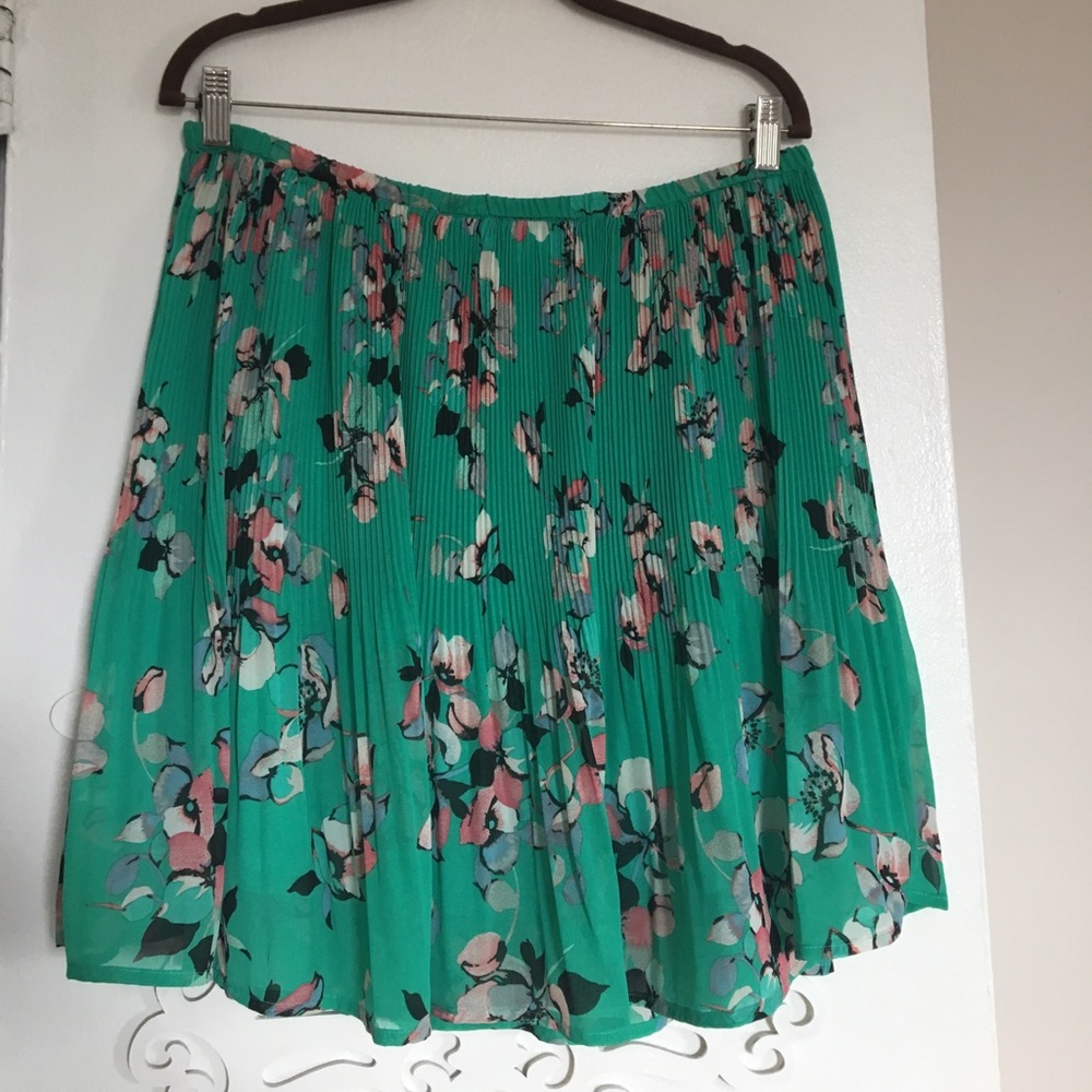 Pleated floral skirt