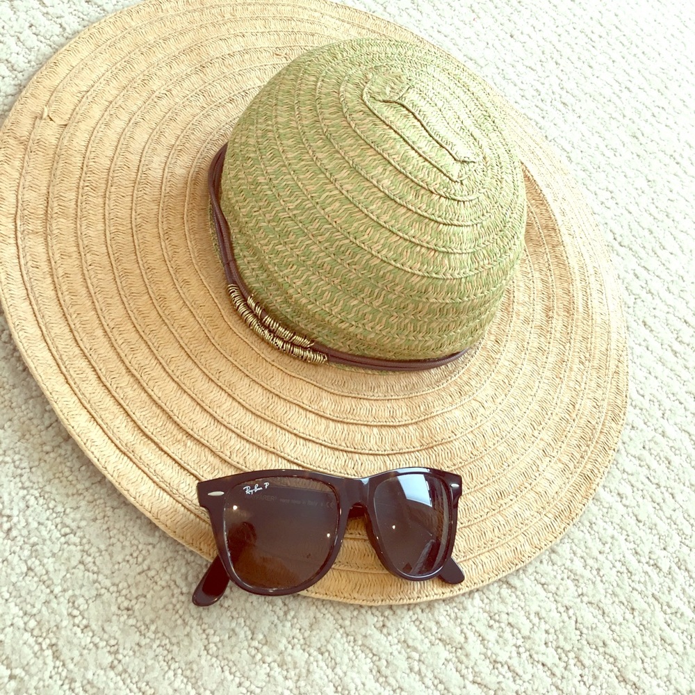 Floppy beach hat