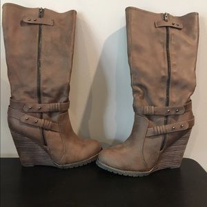 Wedge boots