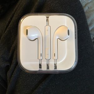 brand new unopened apple earpods