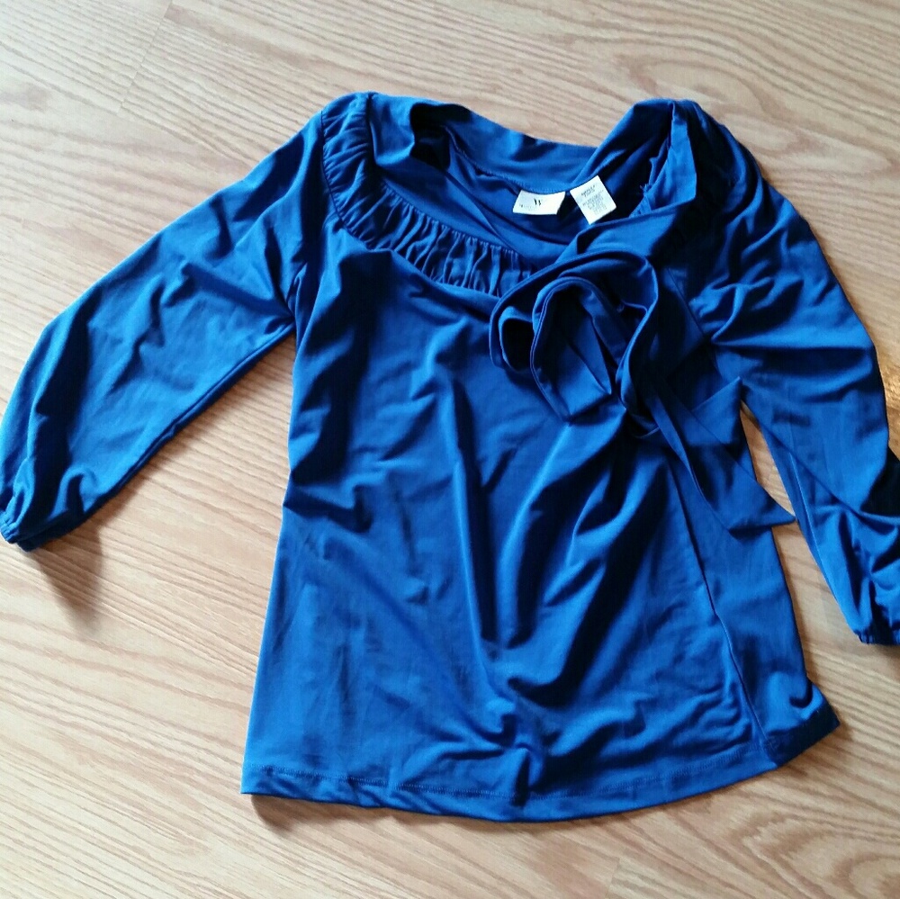 Bow front blouse nwot