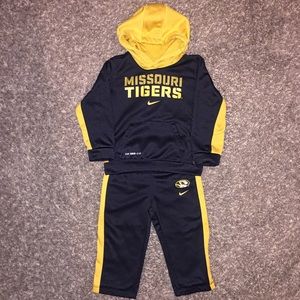 Boys size 24m Nike Mizzou sweat set