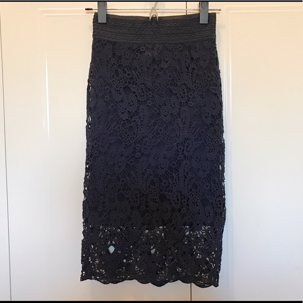 NWOT. A&F lace pencil skirt