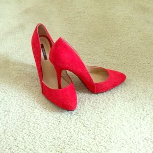 Sexy red pumps 👠