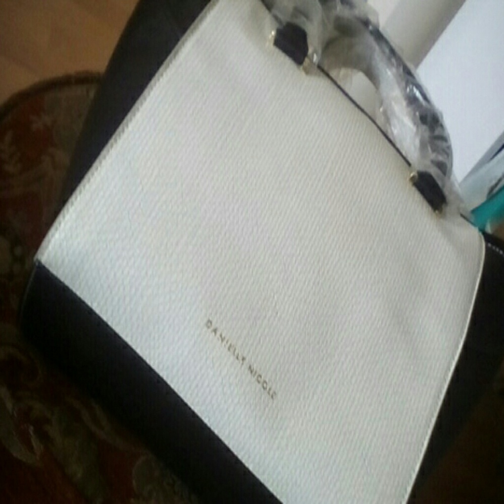 Danielle Nicole Handbag - Picture 2 of 7