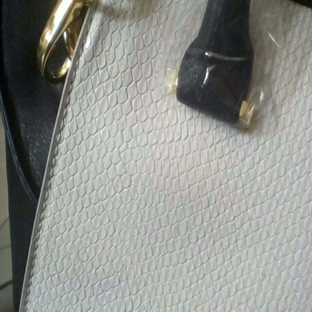 Danielle Nicole Handbag - Picture 6 of 7