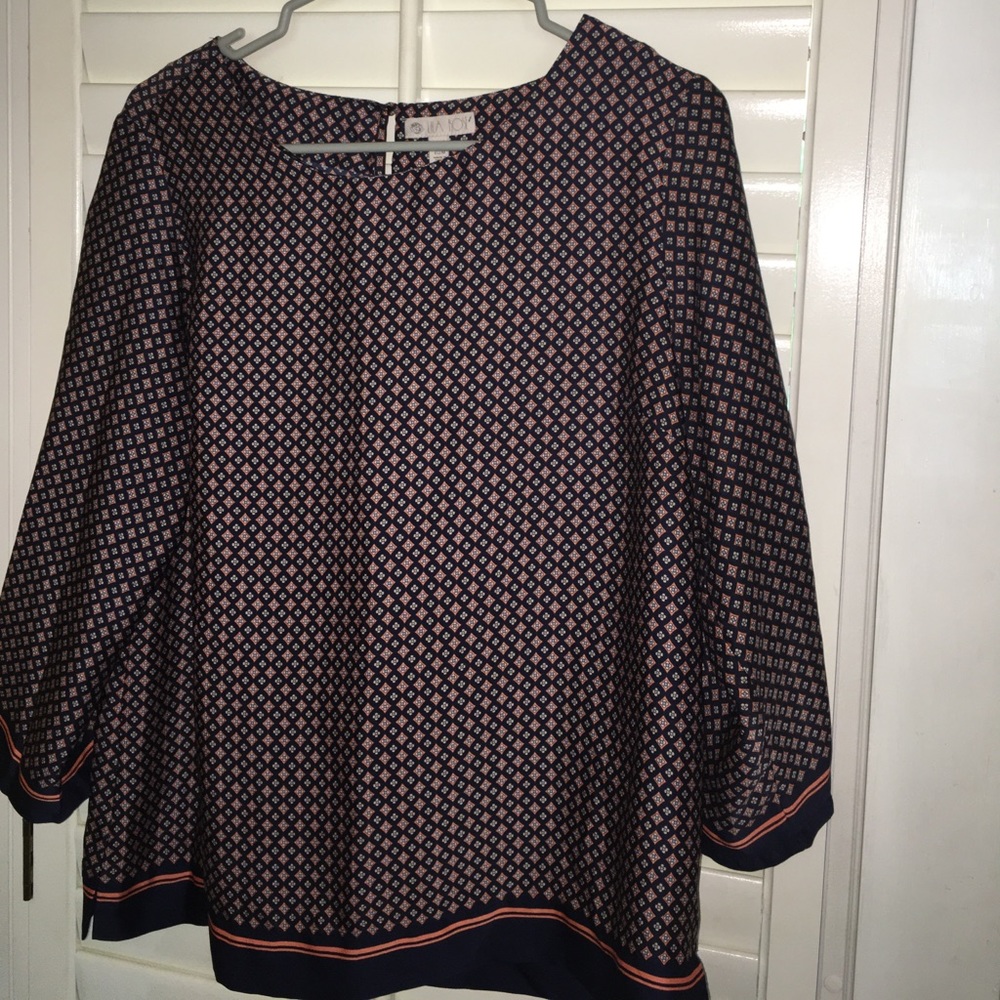 Lila Rose size medium top. Orange navy in color
