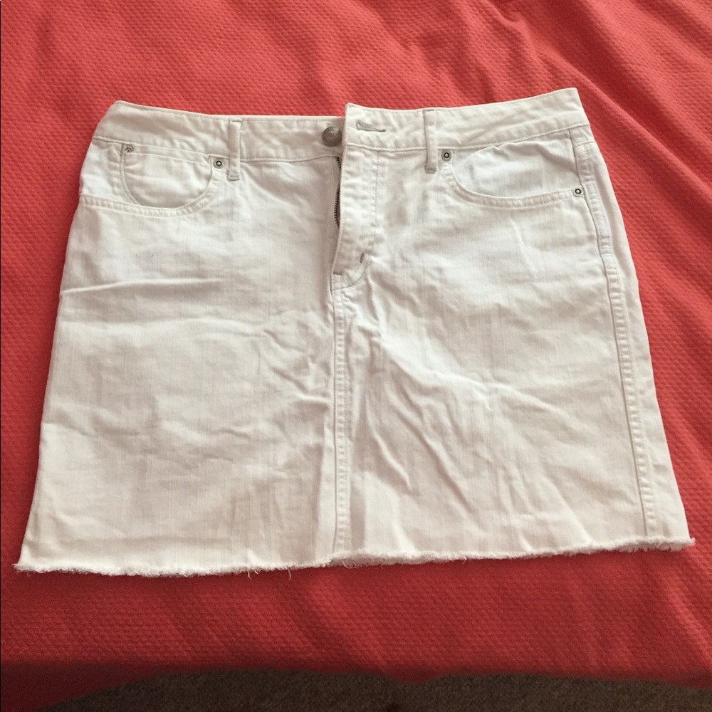 White denim skirt