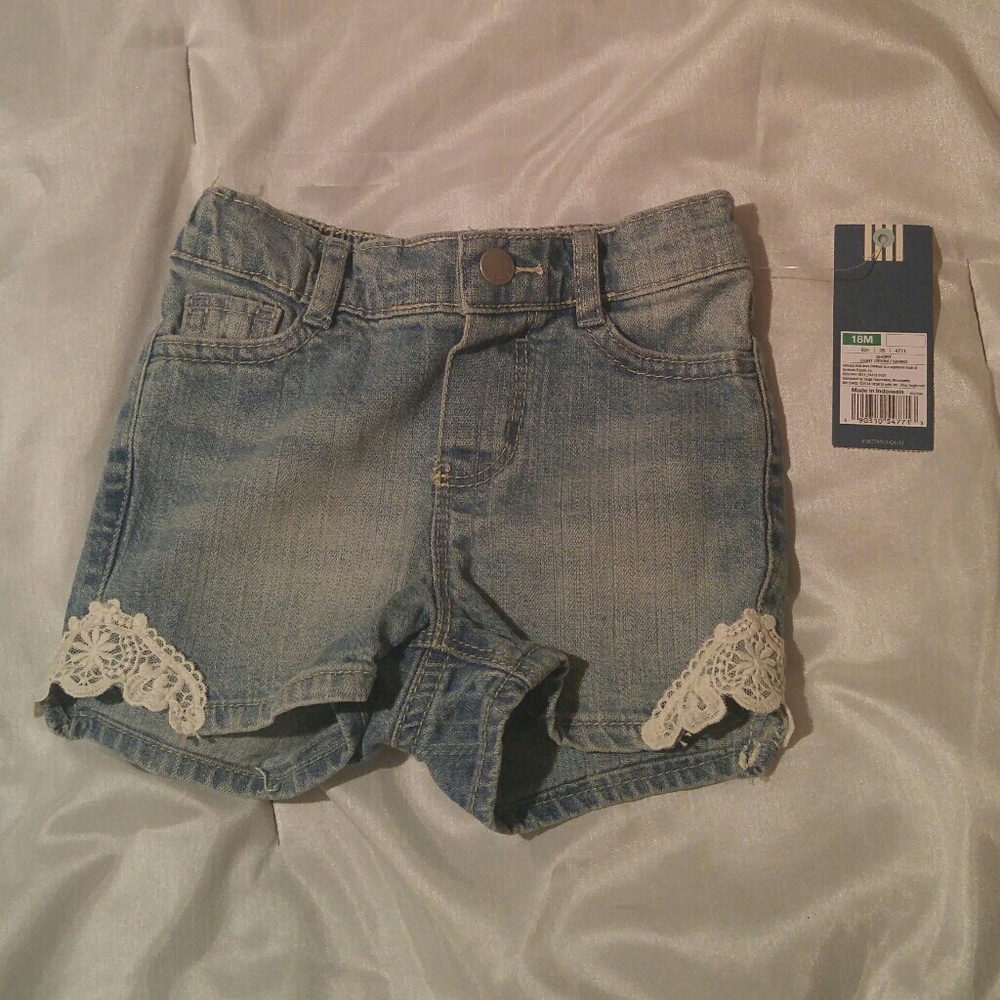 Toddler Girls Lace Trim Jean Shorts ??