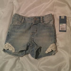 Toddler Girls Lace Trim Jean Shorts ??
