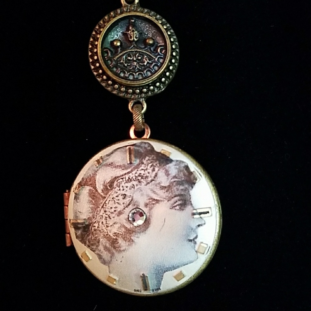 Steampunk Locket - Picture 2 of 3