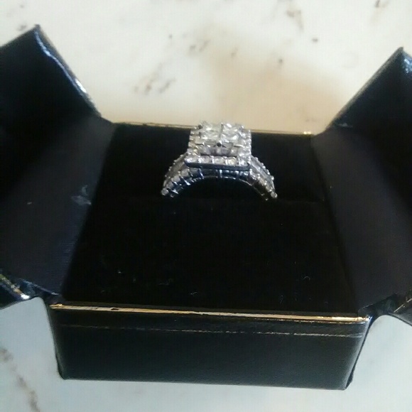 Engagement Ring - Picture 5 of 8