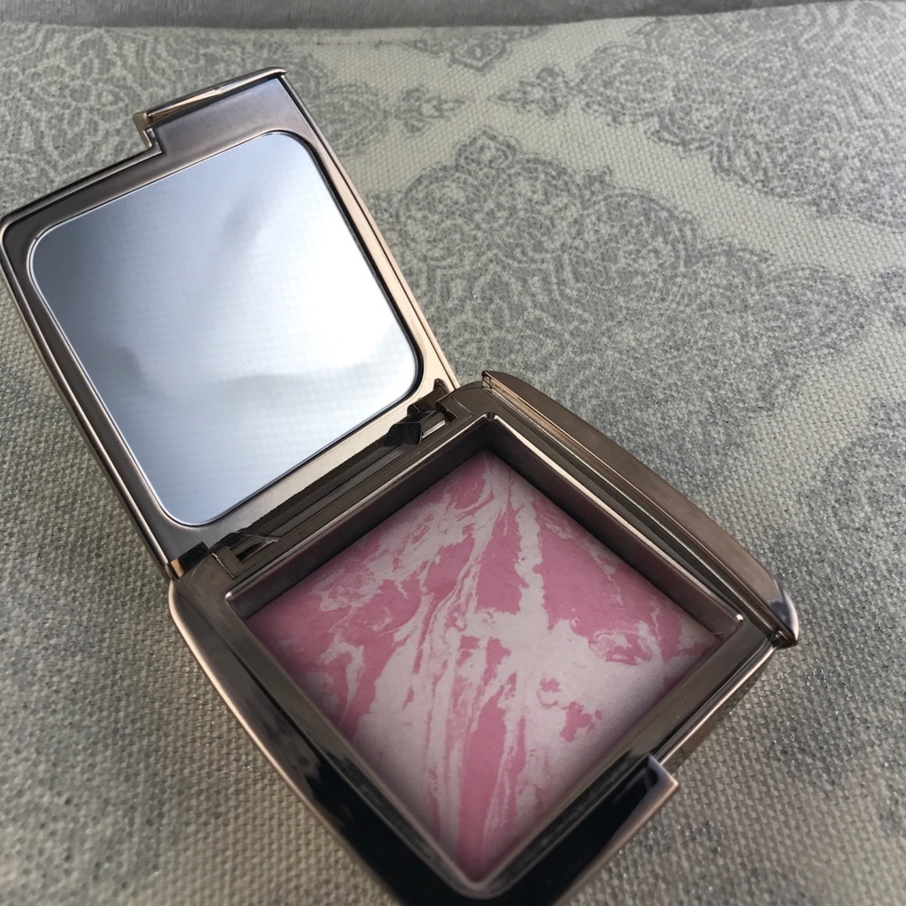 Hourglass Ambient Blush Ethereal Glow