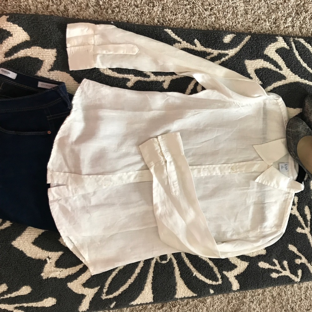 Medium white linen long sleeve Gap shirt