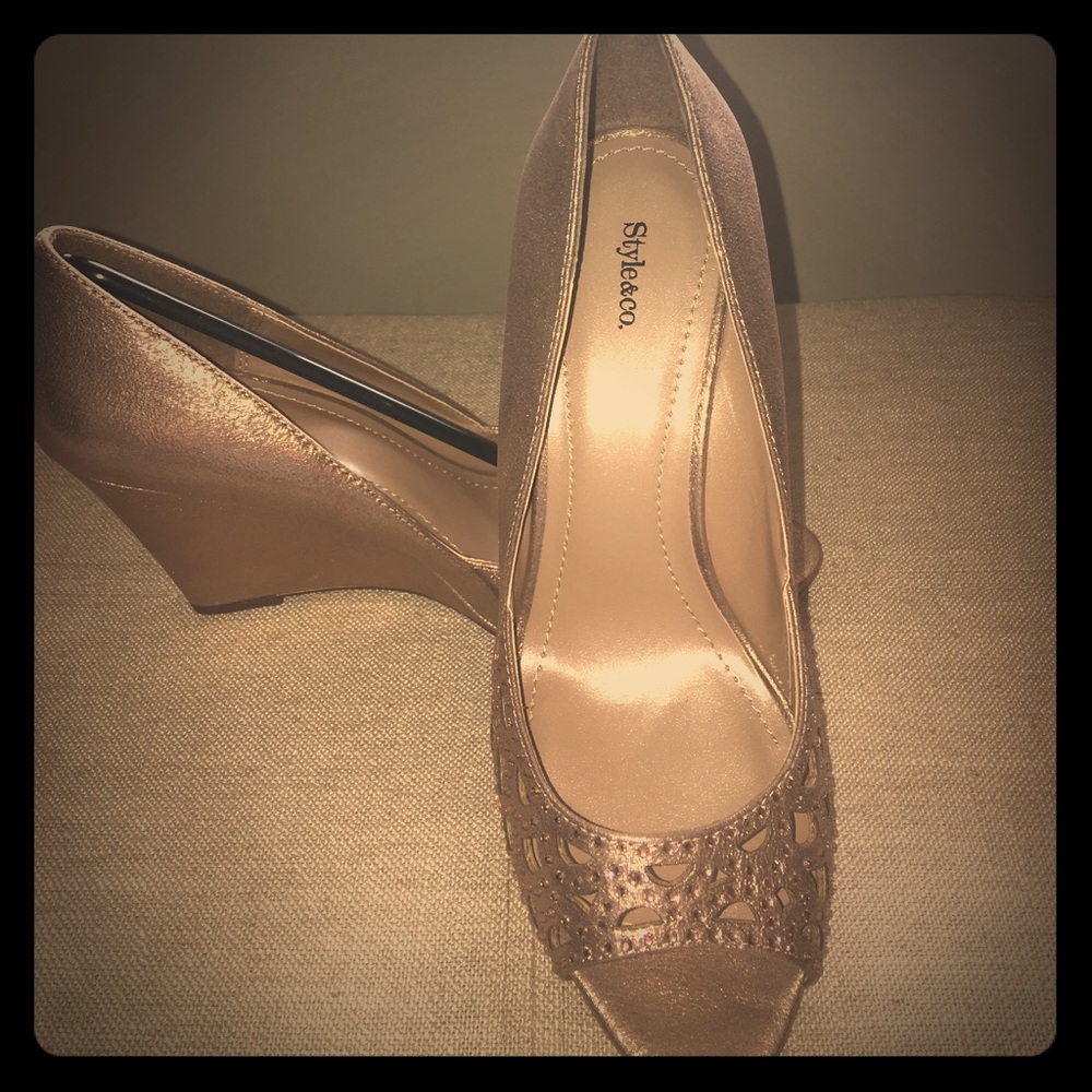 Beautiful Rose Gold Wedges