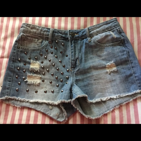 Forever 21 Studded Distressed Denim Shorts Size 28 - Picture 1 of 2