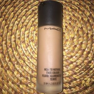 Mac next to nothing foundation: Dark Deep