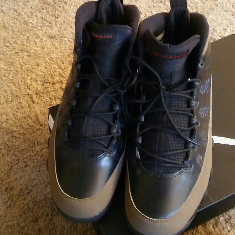 Retro 9 Olive & Black