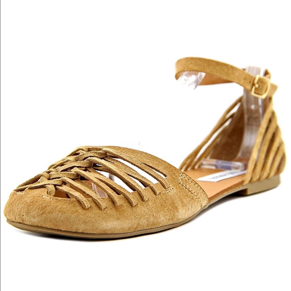 ISO 🔎 Steve Madden Terese flat!!!