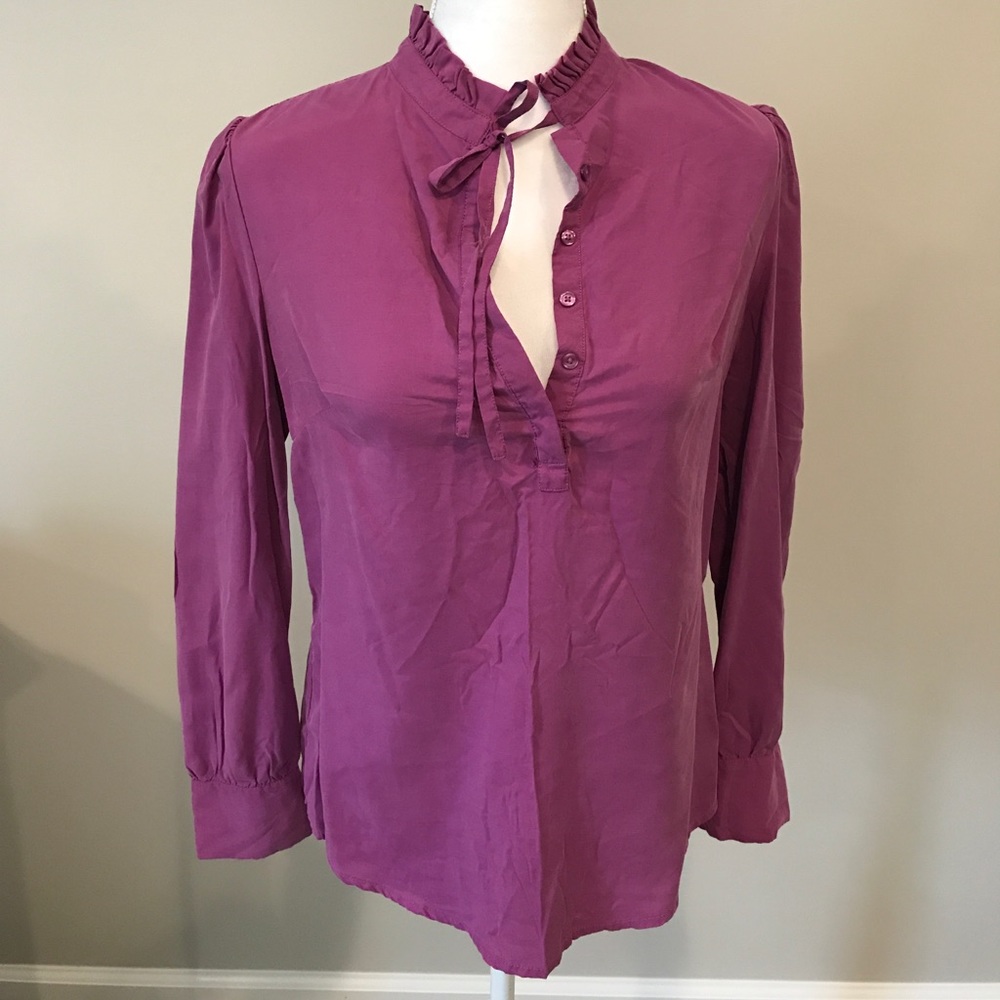 Merona S Purplish blouse 👚 cute to layer