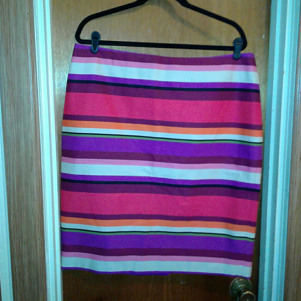 ☘️3/$33 Liz Claiborne striped skirt☘️ 3 for $33 ☘️
